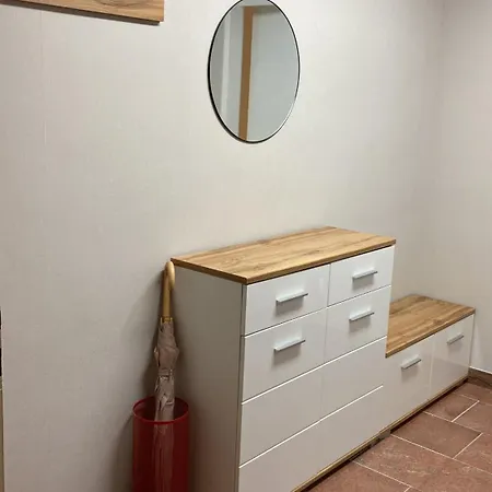 Freshly Renovated - Location In