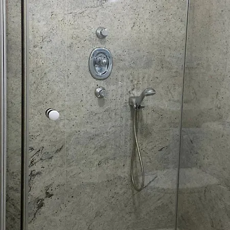 Modern - Location In *