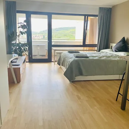 Freshly Renovated - Location In Apartment Weinstadt